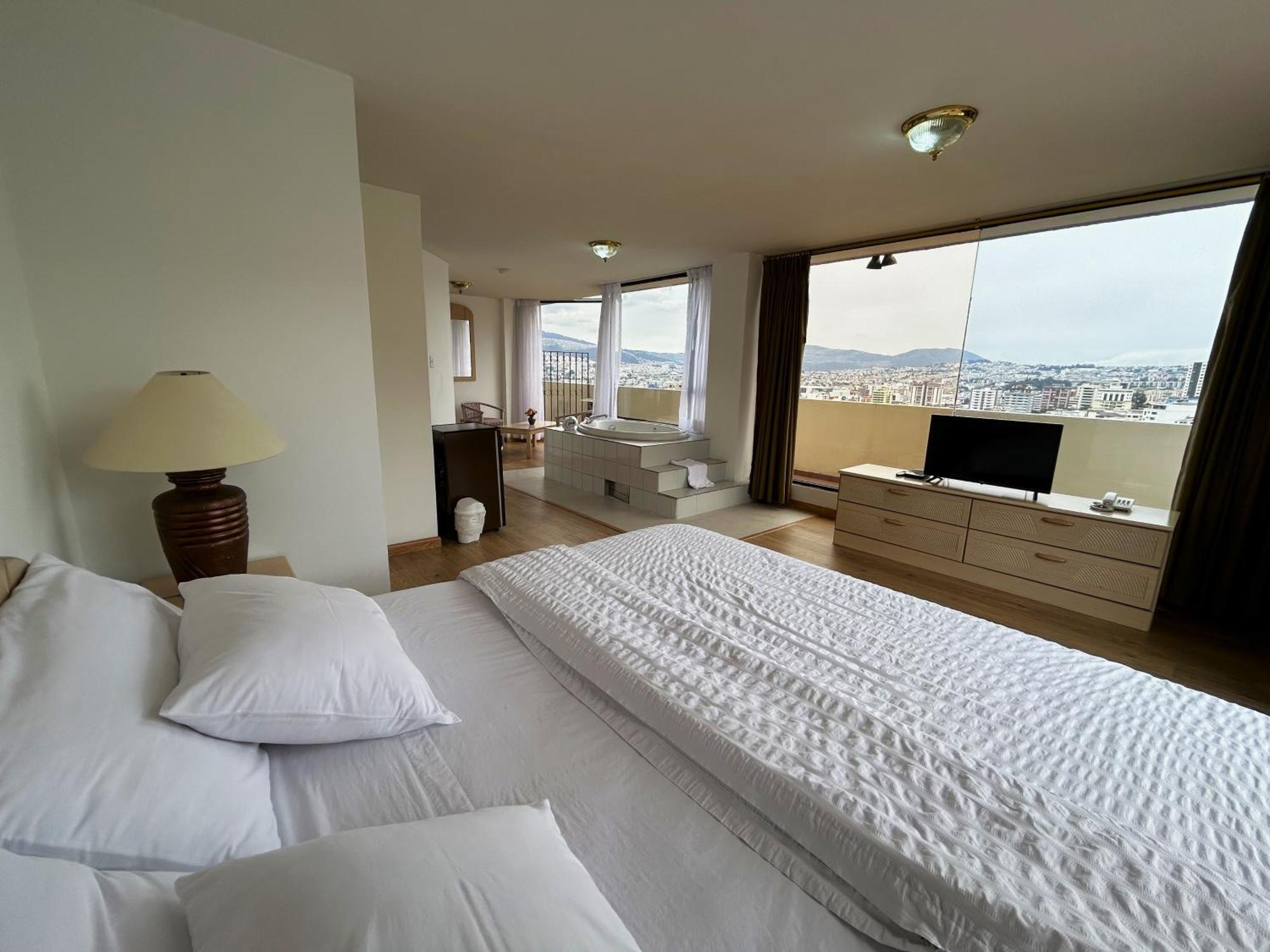 Stanford Suites Hotel Quito Værelse billede
