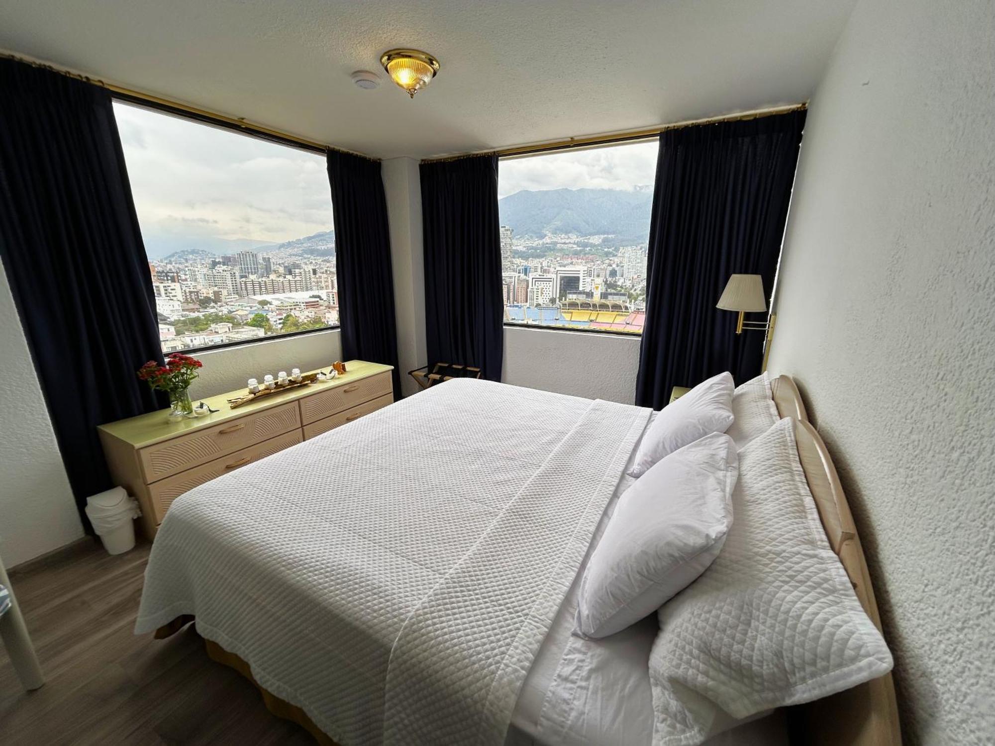 Stanford Suites Hotel Quito Værelse billede
